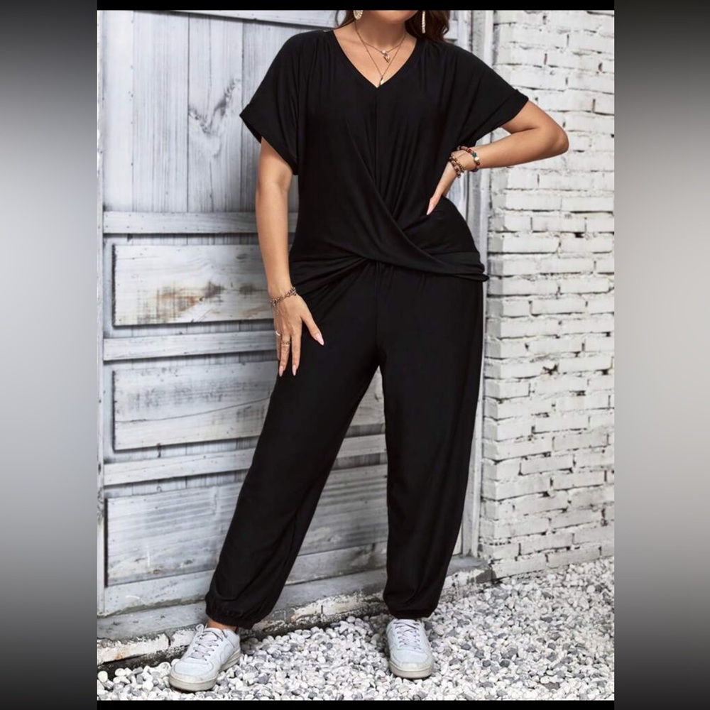 Twist front tee & sweat pants ✨